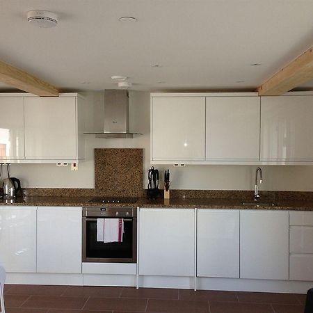 Max Serviced Apartments Commercial Road London Bagian luar foto