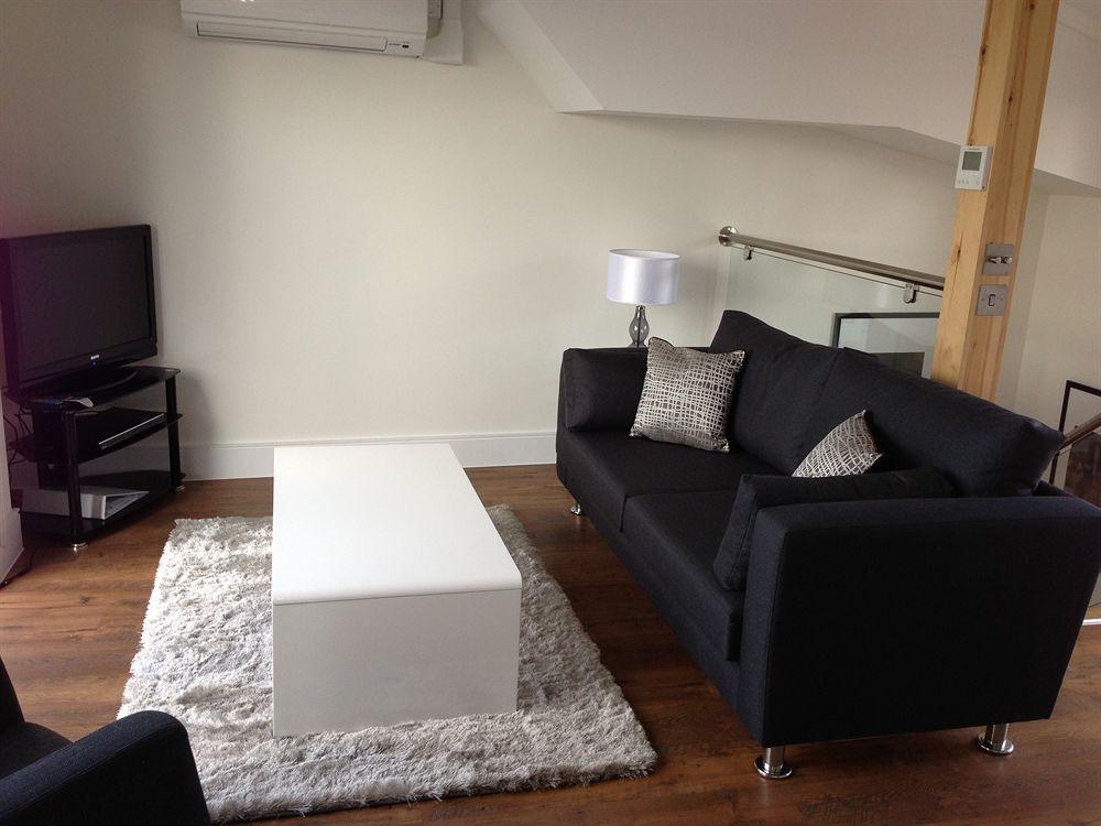 Max Serviced Apartments Commercial Road London Bagian luar foto