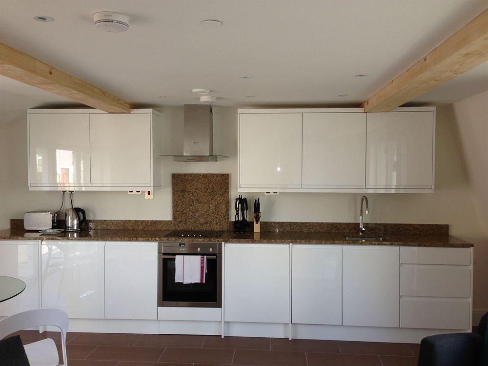 Max Serviced Apartments Commercial Road London Bagian luar foto