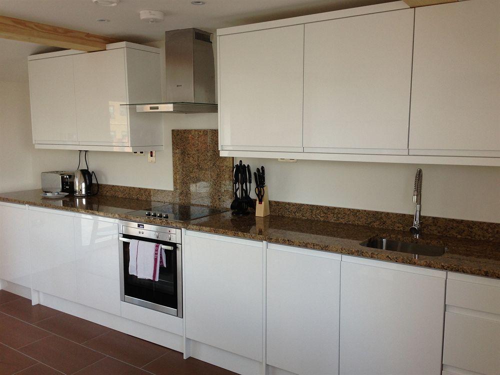 Max Serviced Apartments Commercial Road London Bagian luar foto