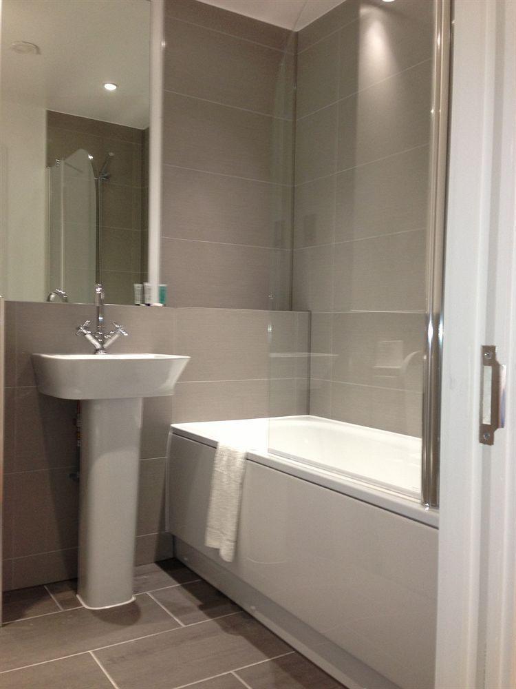 Max Serviced Apartments Commercial Road London Bagian luar foto