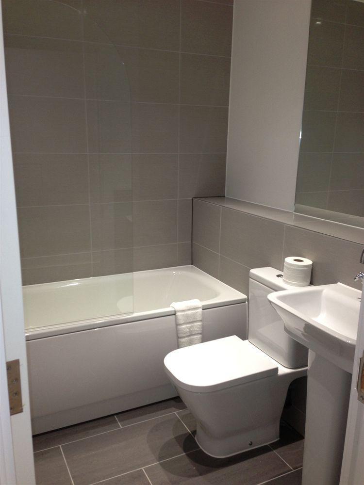 Max Serviced Apartments Commercial Road London Bagian luar foto